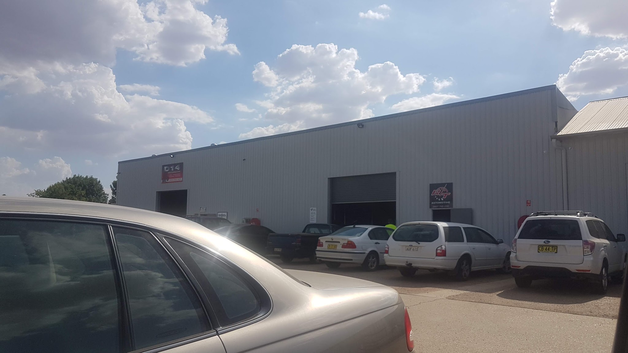 The R/T Automotive unit at Benn Park on Ashmont Ave, roller door open and customer cars out front